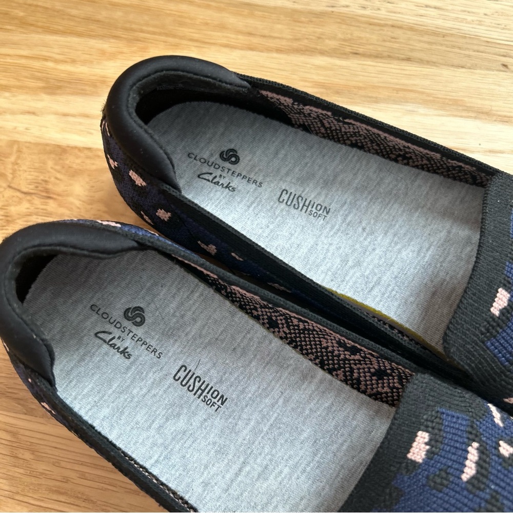 Clarks Cloud Steppers Cushion Animal Print Flat Shoes - Picture 3 of 5